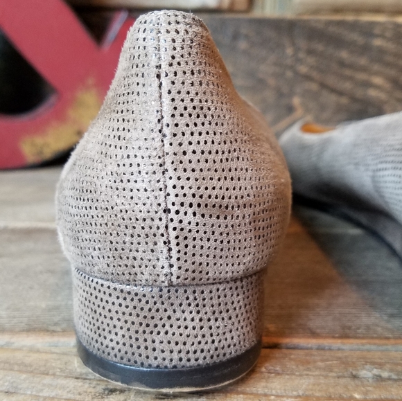 Elegant Bruno Magli Peep Toe Leather Slip On Shoes - Picture 12 of 16